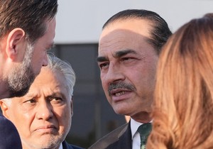 Asim Munir i Džej Di Vens