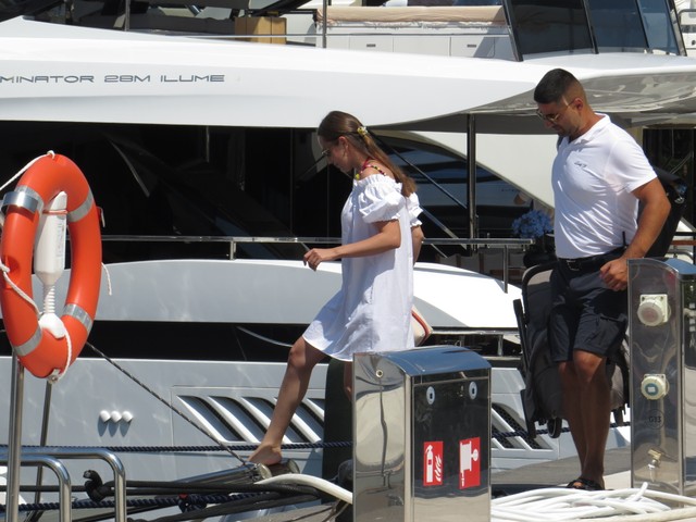 Aleksandra Prijović paparaco