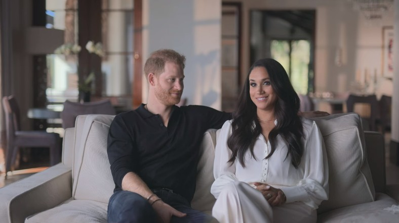 Ksiażę Harry i Meghan Markle w serialu "Harry i Meghan"