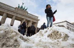 Zima atakuje Europę. Gigantyczne korki, uziemione samoloty