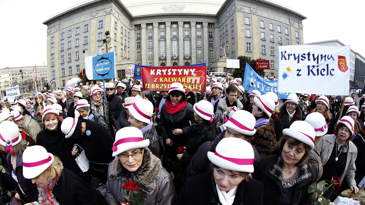 Ponad 600 Krystyn z całej Polski i zagranicy świętowało w weekend swoje imieniny w Katowicach. Był czas na zabawę, ale i wspomnienia o pomysłodawczyni zjazdów - dziennikarce i wicemarszałek Senatu Krystynie Bochenek, która zginęła w katastrofie pod Smoleńskiem.