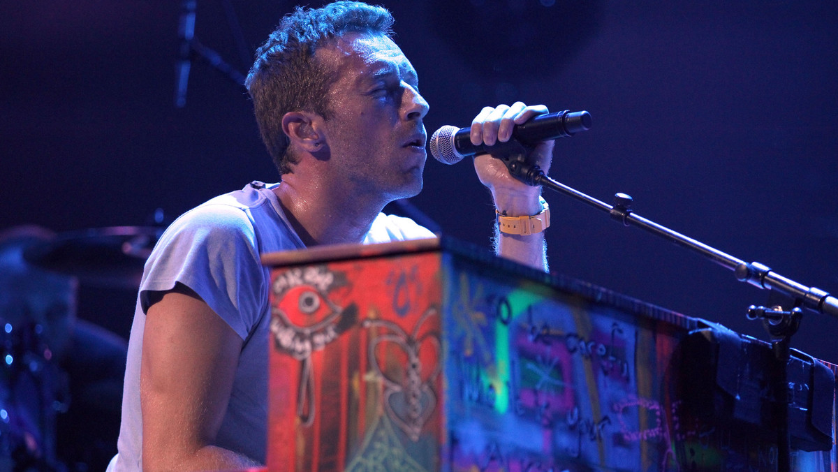 O jednej z nowych kompozycji na płycie "Mylo Xyloto" Chris Martin powiedział: "fajnie, że ma porządnego kopa, bo dla takiego zespołu jak Coldplay to ogromna frajda".