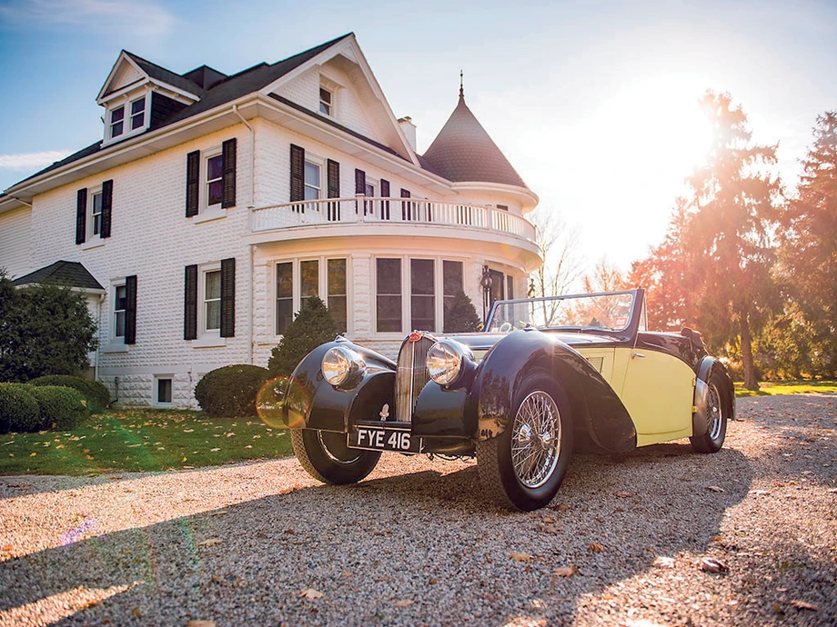 Ten kabriolet to Bugatti Type 57S z 1937 roku. Na aukcji domu RM Sotheby’s nabywca zapłacił 7,7 mln dolarów. Jest w świetnym stanie, nie poddawano go renowacji. Ma oryginalne nadwozie paryskiej firmy Vanvooren. Okazał się najdrożej sprzedanym w 2017 roku autem sprzed II wojny światowej