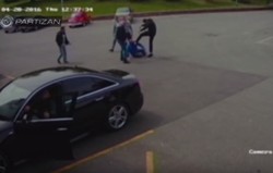 Kibole w bestialski sposób pobili dyrektora słynnego klubu piłkarskiego [UWAGA DRASTYCZNE WIDEO]