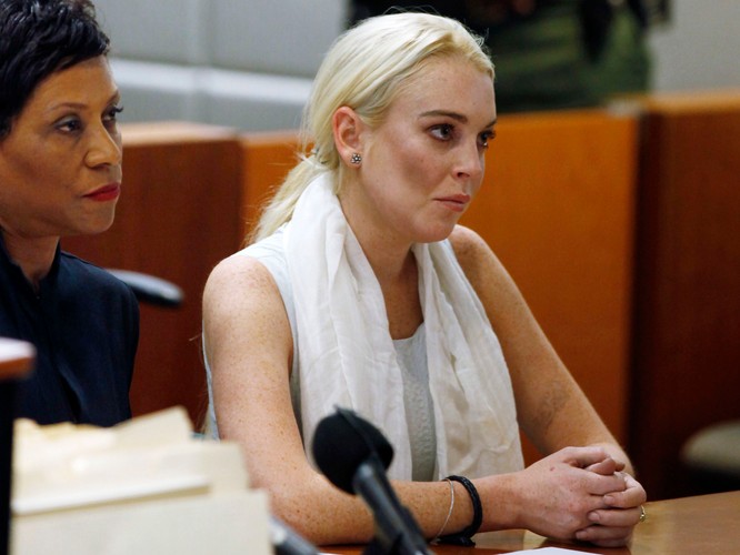 Lindsay Lohan to stała bywalczyni sądów. Powód? Ciągle ten sam - hulaszczy tryb życia i upodobanie do używek.