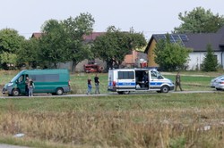 Dron spadł blisko szkoły w centralnej Polsce. Prawie 300 km od granicy