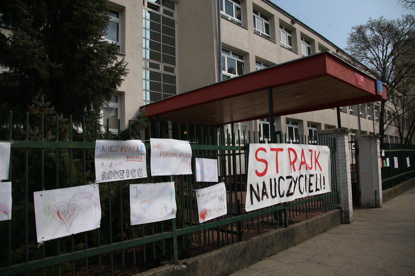Trzaskowski deklaruje: Nauczyciele otrzymają wynagrodzenie za czas strajku