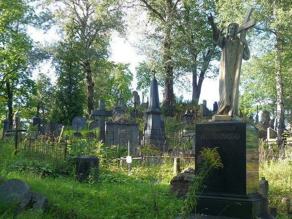 Cmentarz Na Rossie w Wilnie (fot. Fczarnowski opublikowano na licencji Creative Commons Uznanie autorstwa-Na tych samych warunkach 3.0 Unported)