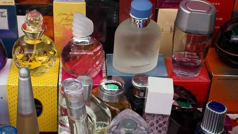 Most érkezett a durva hír: Állati vizeletből lesz a hamis parfüm - Blikk  Rúzs