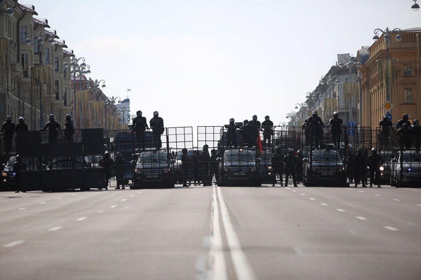 Białoruś: milicja brutalnie pacyfikuje protesty w Mińsku