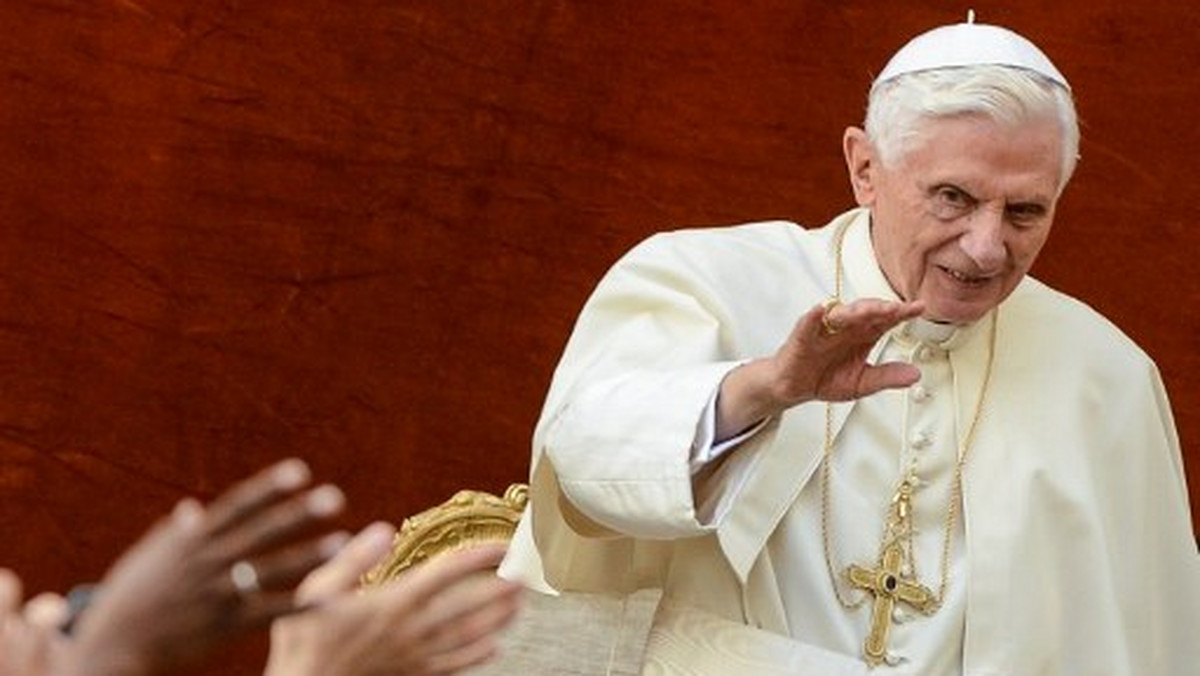 Były kamerdyner papieża Benedykta XVI, Paolo Gabriele, oskarżony o przecieki i kradzież, odpowie przed sądem - ogłosił Watykan. Terminu procesu nie został jeszcze wyznaczony; podano jedynie, że proces nie rozpocznie się przed końcem września.