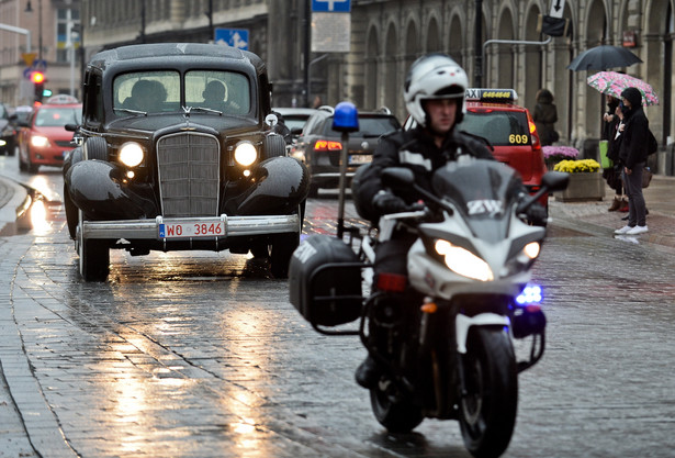 Cadillac Piłsudskiego już jeździ i zabłyśnie na paradzie! Co zrobi z nim prezydent Komorowski? ZDJĘCIA i WIDEO