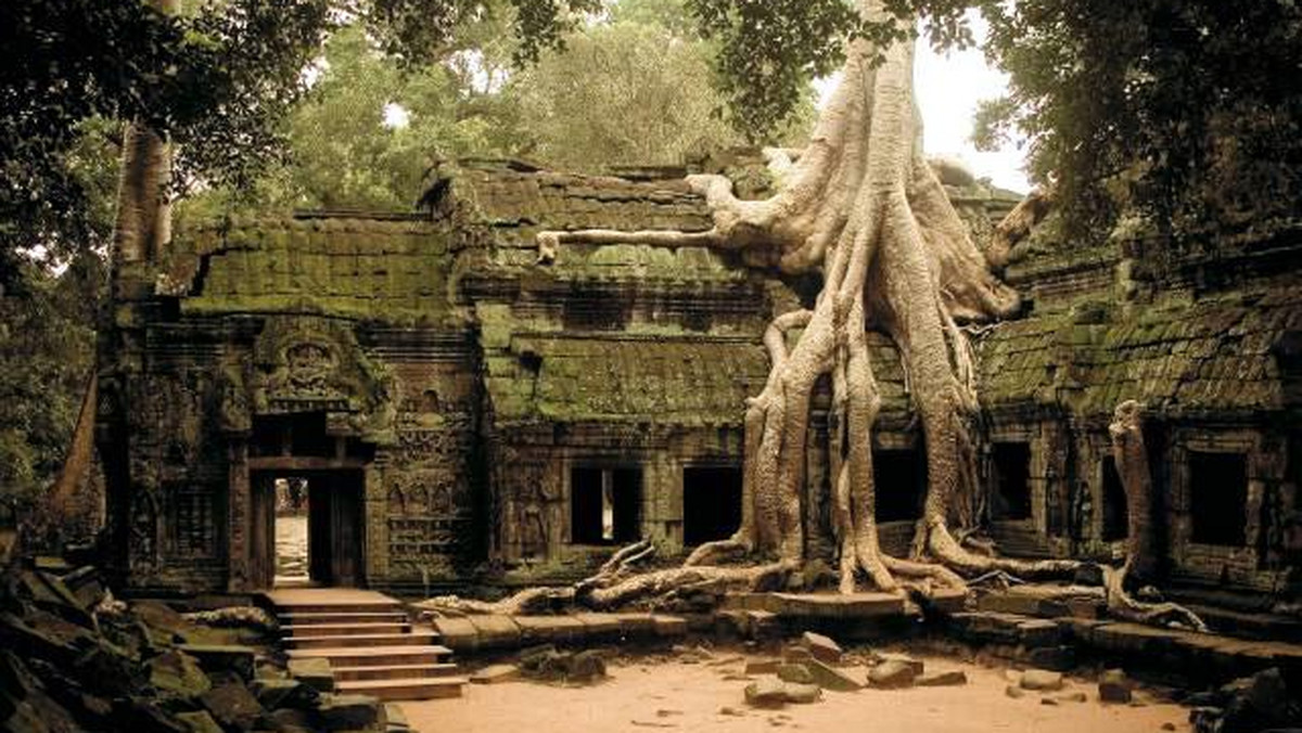 Po "obowiązkowym zaliczeniu" turystycznego cyrku pt. "Zachód i wschód słońca w Angkor Wat" i obejrzeniu kilku innych obiektów, postanowiliśmy zajrzeć tam gdzie jest dużo mniej (nie ma wcale) turystów.