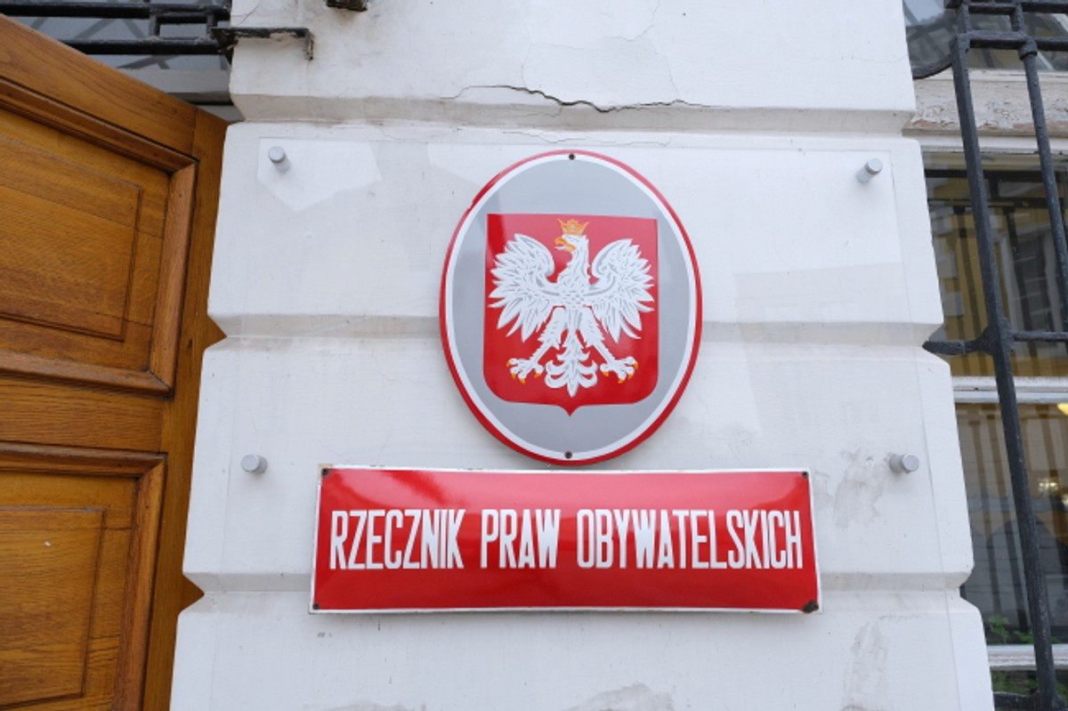 Zdaniem RPO wynika to z niskiej świadomości istnienia tej instytucji, co sprawia, że mało kto w ogóle składa wniosek.
