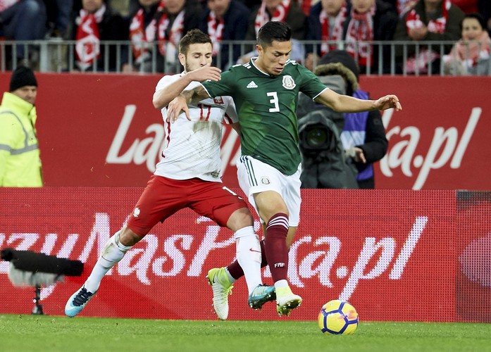 Maciej Makuszewski (L) i Carlos Salcedo (P)