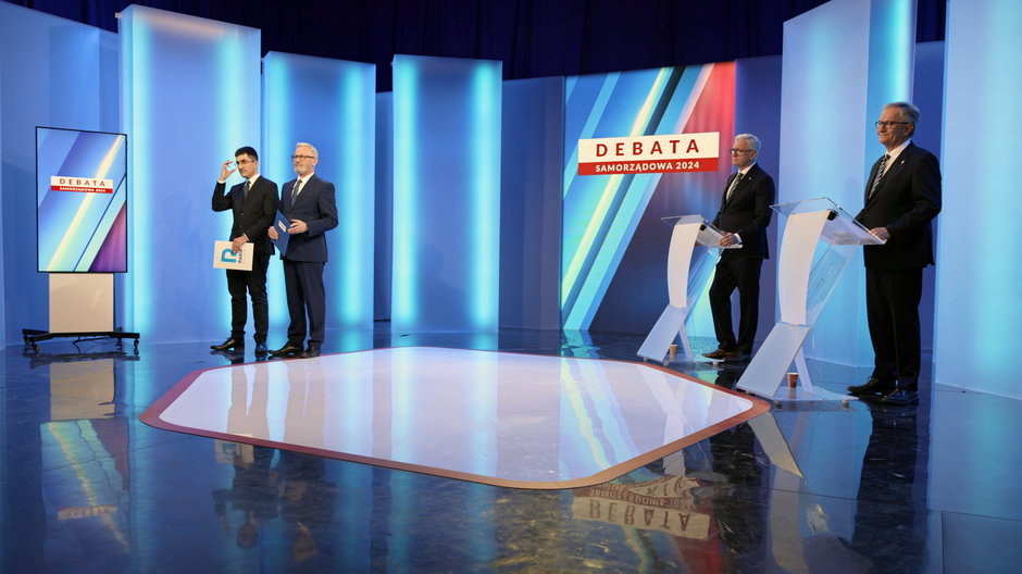Poznań, 17 kwietnia 2024 r. Jacek Jaśkowiak i Zbigniew Czerwiński podczas debaty, która odbyła się w siedzibie poznańskiego oddziału TVP
