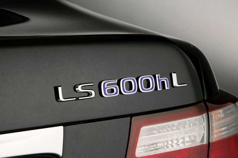 Lexus LS 600h: hybrydowe V8 z napędem na cztery koła