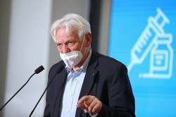 Lokalne lockdowny? Prof. Horban: Mam nadzieję, że premier policzy szable