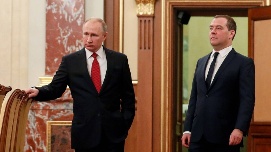 Władimir Putin (L) oraz Dmitrij Miedwiediew (P)