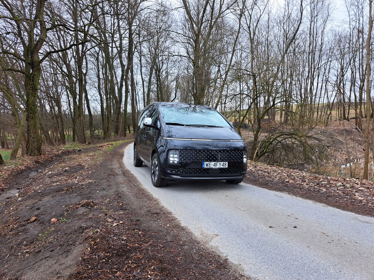 Hyundai Staria – rodzinny van z innej planety