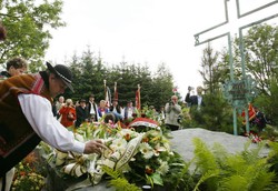 Abp Jędraszewski upamiętni ks. Tischnera. "Duchowny przewraca się w grobie"