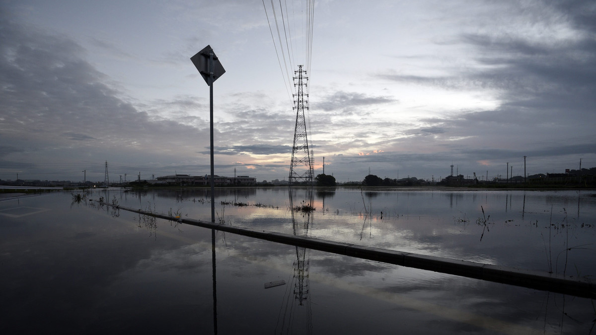 Co najmniej trzy osoby zginęły, a ponad 20 uznano za zaginione po fali ulewnych deszczy, które przechodzą od środy nad wschodnią Japonią. Trwa akcja ratunkowa - poinformowała w piątek minister stanu ds. zarządzania w czasie klęsk żywiołowych, Eriko Yamatani.