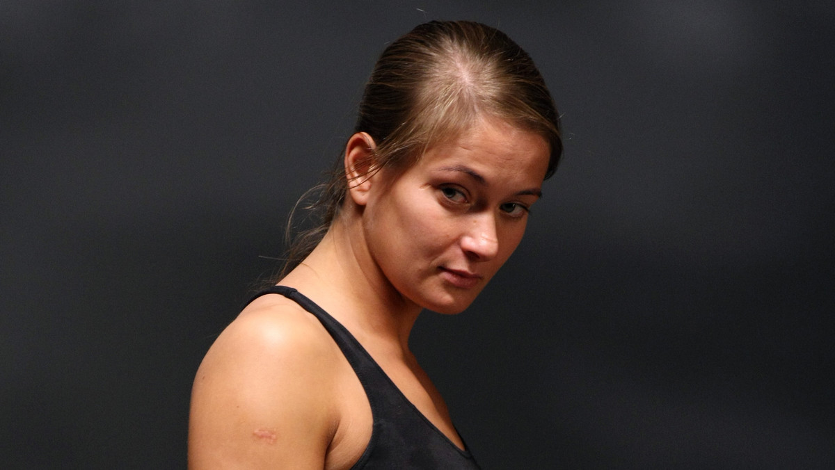 Gwiazda kobiecego MMA w Polsce Karolina Kowalkiewicz (6-0, 1 KO, 2 Sub), w swoim piątym występie dla Federacji KSW, zmierzy się wysoko notowaną Brazylijką Kalindrą Farią (15-4-1, 6 KO, 4 Sub). Pierwszy w Polsce pojedynek dwóch zawodniczek notowanych w najlepszej dziesiątce na świecie, będzie jedną z trzech głównych walk KSW 30, 21 lutego w Poznaniu.