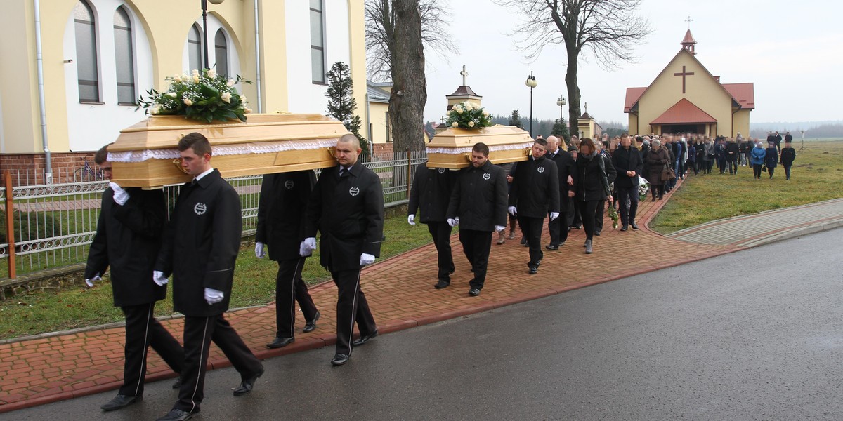 Pogrzeb sióstr w Tryńczy