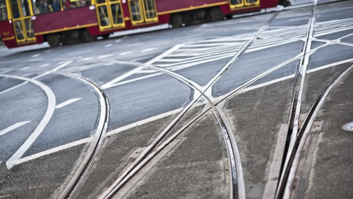 Dwaj młodzi chłopcy zginęli na niestrzeżonym przejeździe kolejowym w Łozowie w pobliżu Sokółki (woj. podlaskie). Jak ustalił reporter RMF FM, do zdarzenia doszło wskutek potrącenia przez szynobus.