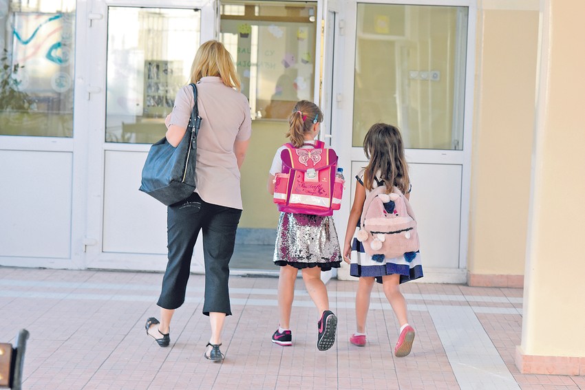 Ministar se nada da će školska godina početi normalno