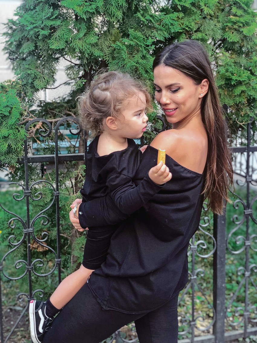 Aleksandra Troicki sa ćerkom