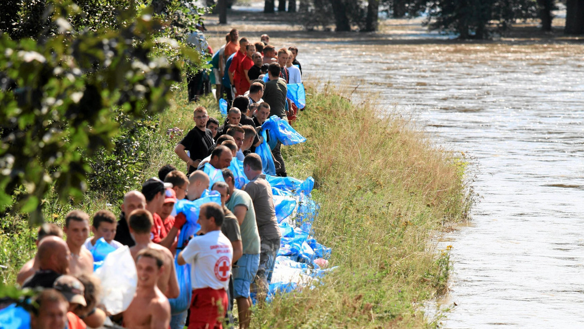 9 mln zł otrzymało województwo lubuskie z ministerstwa spraw wewnętrznych i administracji na naprawy wałów, rzek i kanałów, które zostały uszkodzone podczas ubiegłorocznej powodzi,