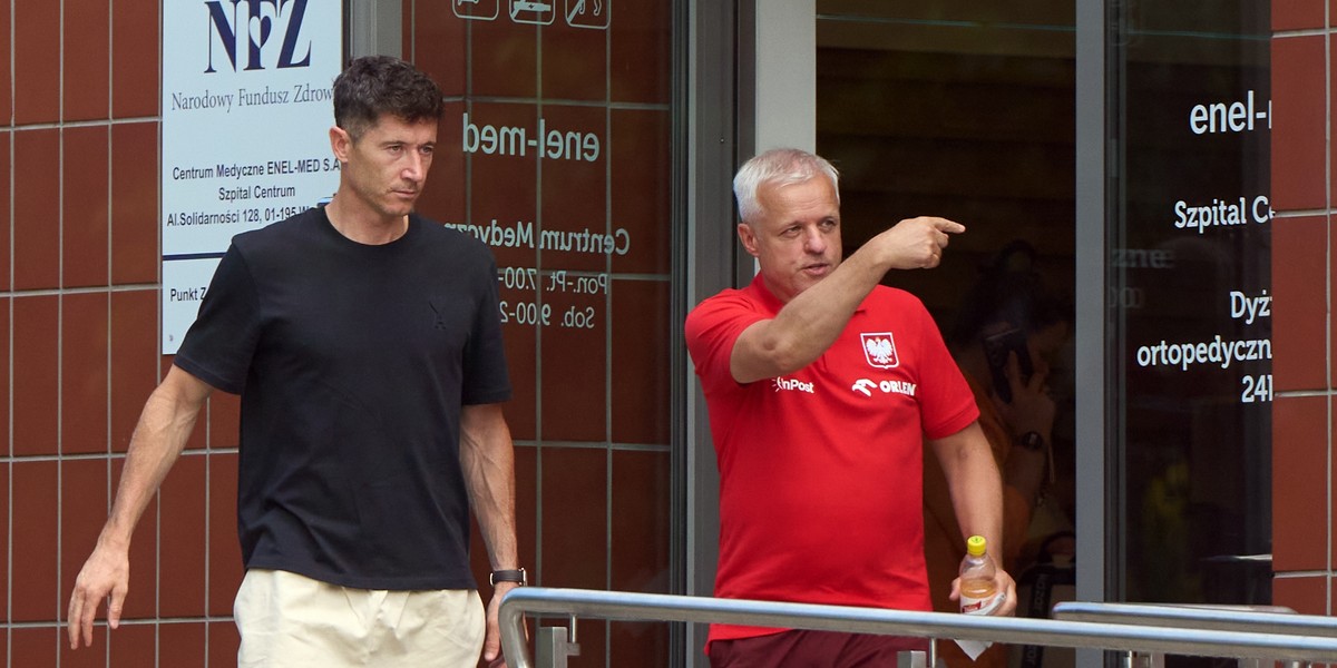 Robert Lewandowski w towarzystwie lekarza Jacka Jaroszewskiego.