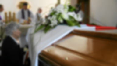 Kto zarobił na pogrzebach ofiar katastrofy smoleńskiej?
