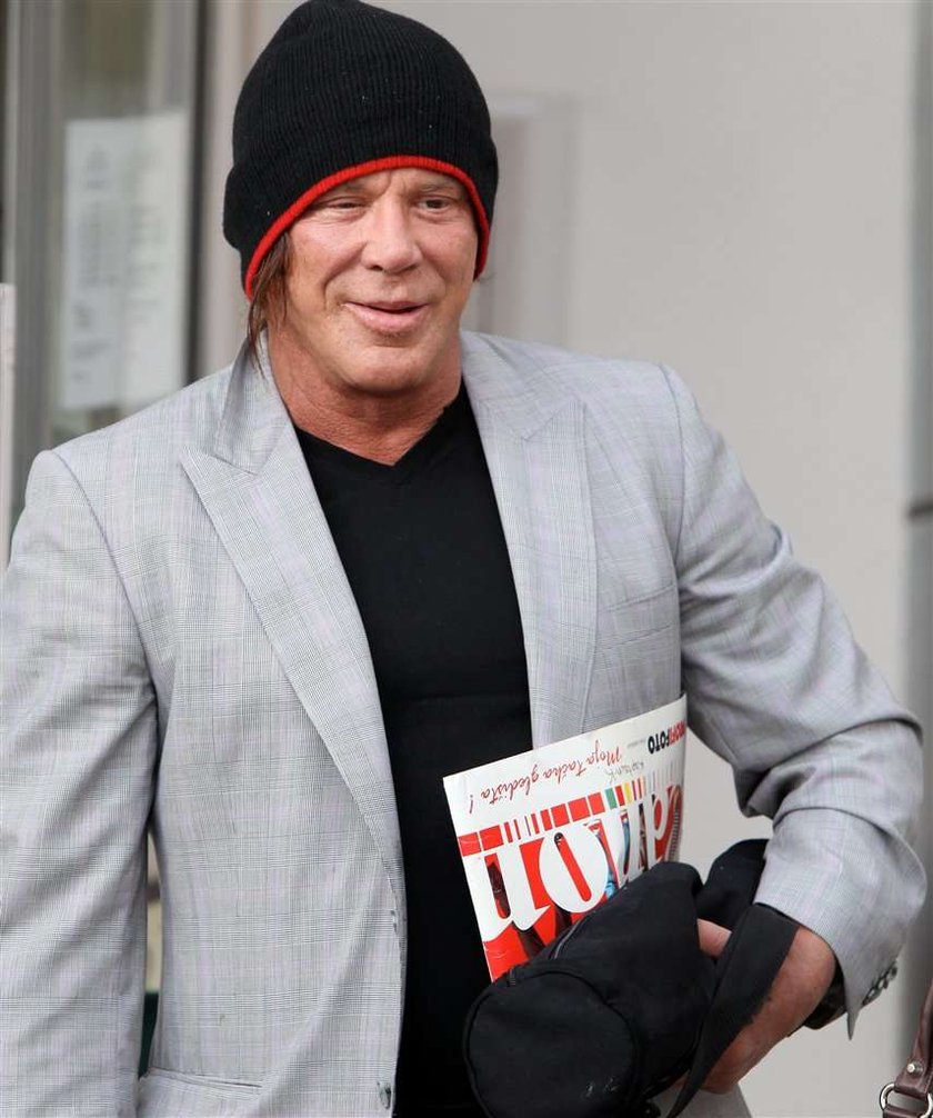 Mickey Rourke jest obrzydliwy. Dostał piany na ustach!