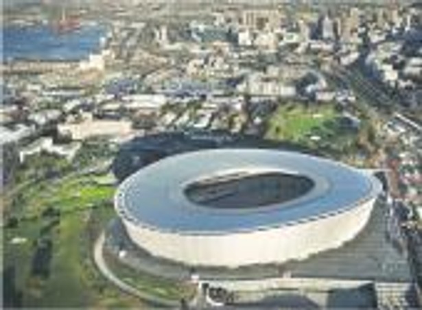 Stadion Green Point w Kapsztadzie, czyli trochę Euro 2012 na mundialu w RPA. Obiekt jest bliźniaczo podobny do powstającego w Warszawie Stadionu Narodowego Fot. East News