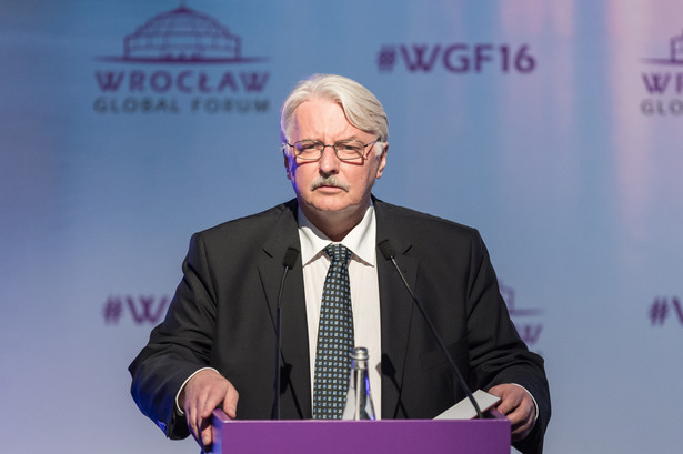 Minister spraw zagranicznych Witold Waszczykowski przemawia podczas panelu na Wrocław Global Forum
