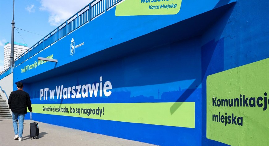Warszawa oferuje swoim podatnikom liczne udogodnienia. Osoby rozliczające PIT w stolicy mogą korzystać z programu Karta Warszawiaka, który zapewnia zniżki na bilety komunikacji miejskiej oraz dostęp do szerokiej oferty kulturalnej i sportowej.
