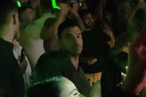 (VIDEO) VLADA VUKSANOVIĆ UHVAĆEN U PROVODU U BEOGRADU Nakon razvoda se provodi na nastupu Tanje Savić