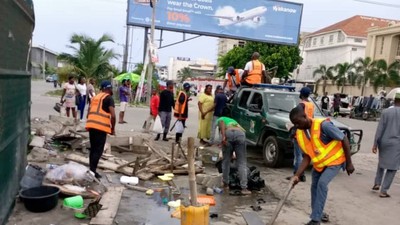 LAWMA demolishes shanties, clears street traders along Lekki-Epe Expressway (NAN)