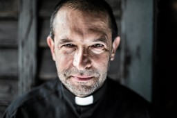 Ks. Jacek Stryczek: Wysokie zarobki prezesów mi nie przeszkadzają. Staram się nie osądzać