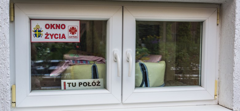 W oknie życia w Łomży rozbrzmiał dzwonek. "Chcę uspokoić matkę, dziecko jest bezpieczne"