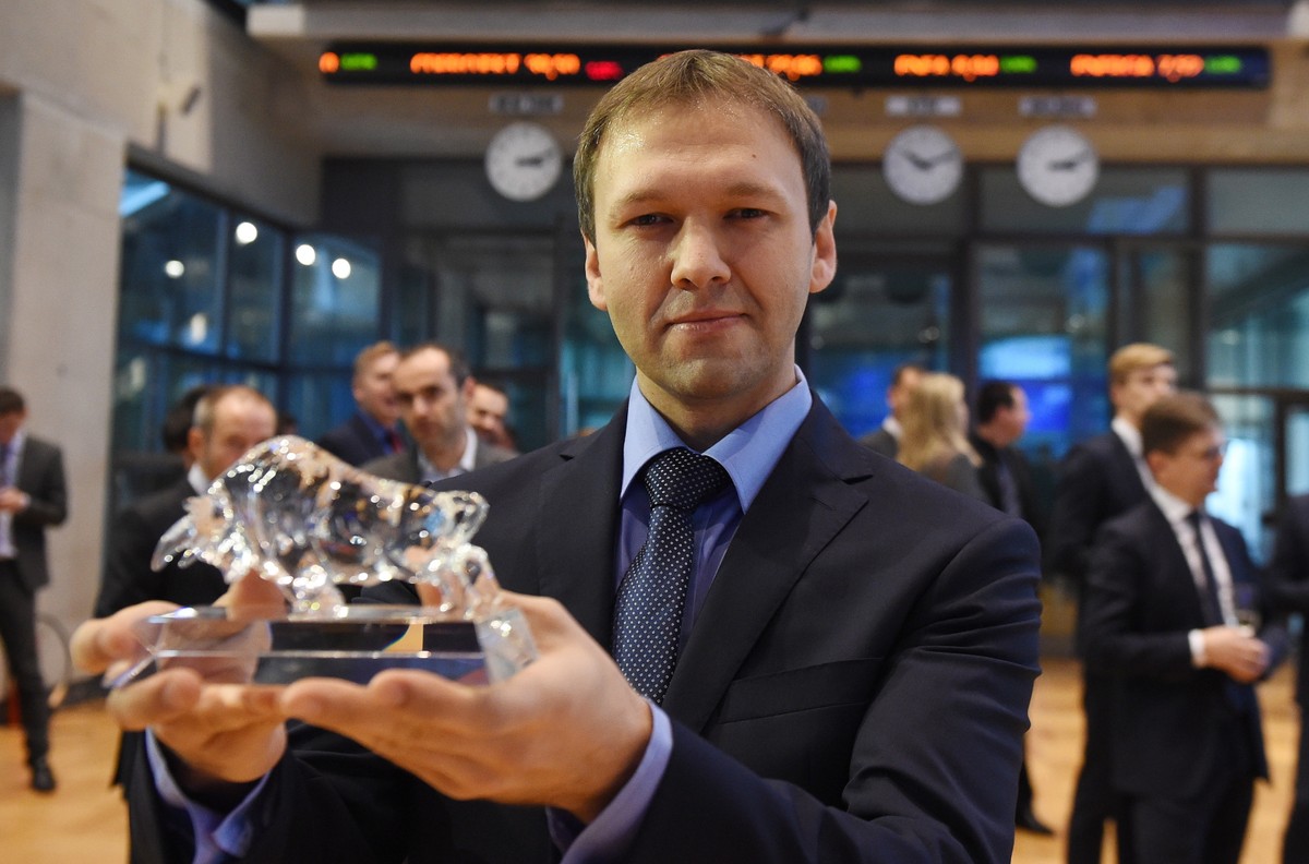 Prezes PlayWay S.A. Krzysztof Kostowski podczas debiutu spółki na rynku głównym warszawskiej Giełdy Papierów Wartościowych, 19 bm. (rp/cat) PAP/Radek Pietruszka