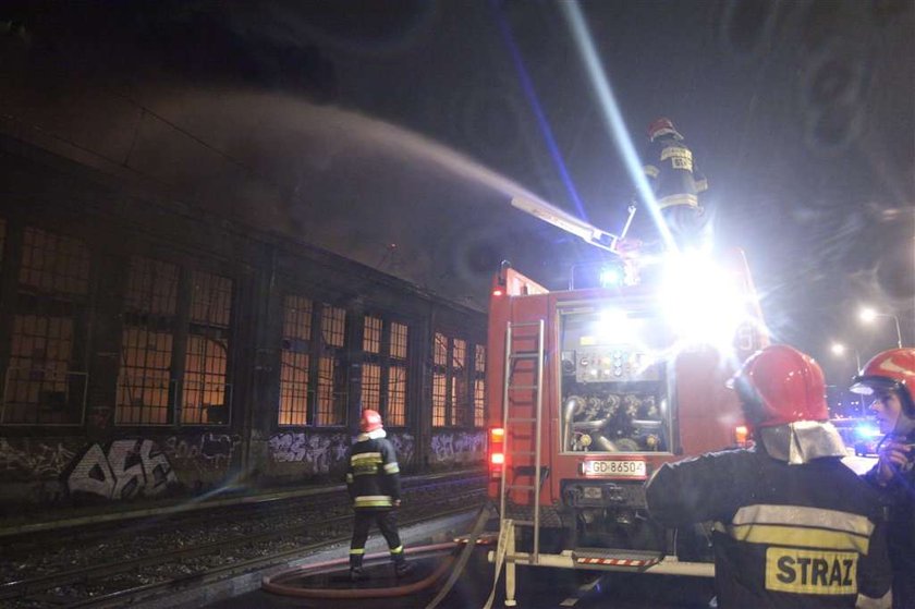 Pożar w kolebce Solidarności. Płonie hala Stoczni Gdańskiej