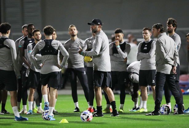 Juergen Klopp i piłkarze Liverpoolu przed telewizorem będą dopingowali... Liverpool