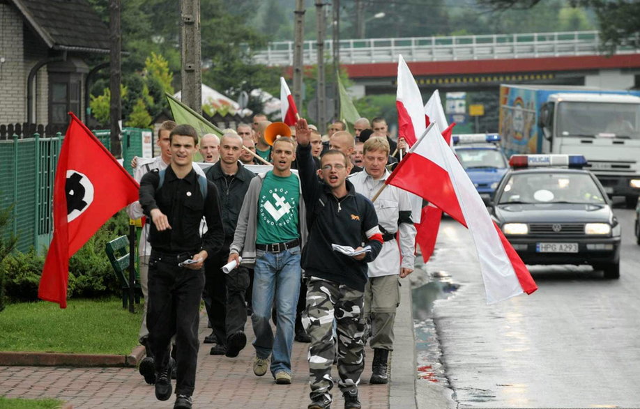 Greniuch widocznych w centralnej części zdjęcia. Myślenice, 16.7.2005  r.