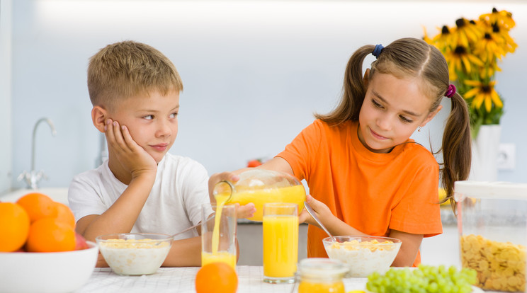 Lehet, hogy lassabban végeznek el egy-egy feladatot, talán hibáznak is, de így tanulnak. Fotó: Shutterstock