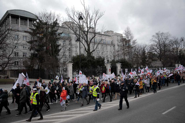 Marsz pracowników sądów i prokuratur przed gmachem Ministerstwa Sprawiedliwości z 05.03.2019,