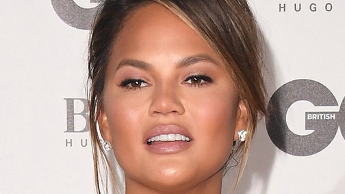 Mindvégig rosszul ejtettük ki Chrissy Teigen nevét, íme, hogy hogyan kell helyesen: