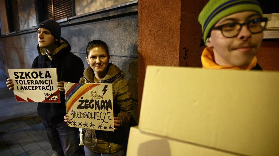 Manifestacja na pożegnanie kurator Barbary Nowak